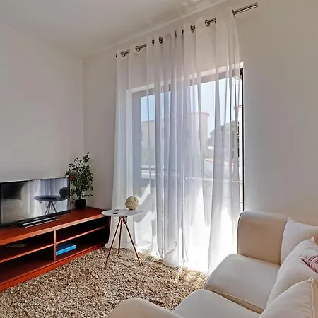 Airport Flats By Homing *