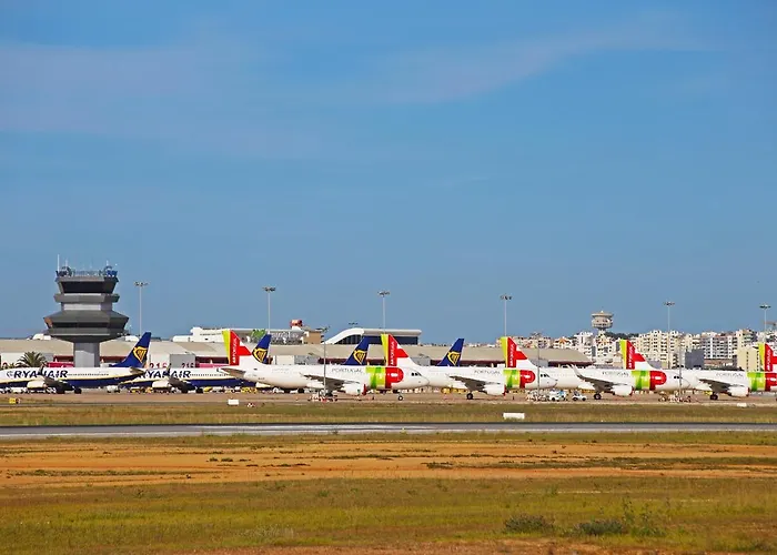 Airport Flats By Homing *