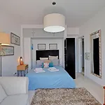 Airport Flats By Homing *